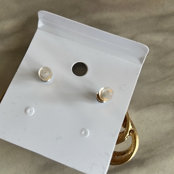 Swirl round post earrings - Picture 6 of 6